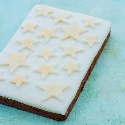 Easy Christmas Cake Traybake