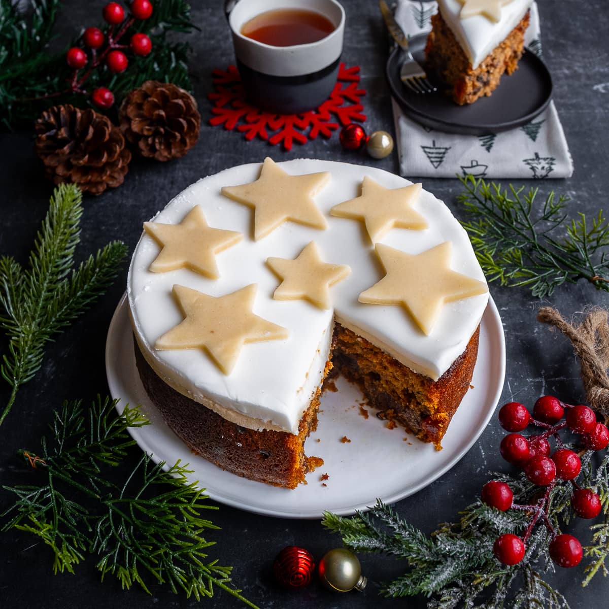 Easy Mincemeat Christmas Cake Hero